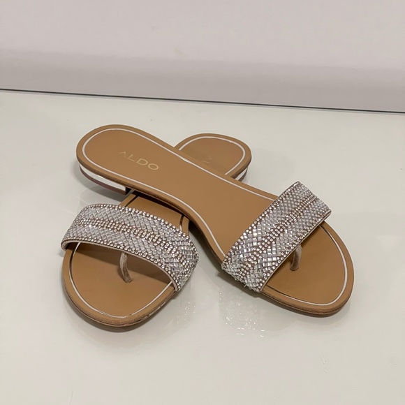 New Aldo Silver Sparkly Sequin Flat Sandals Size 6. - Picture 1 of 7